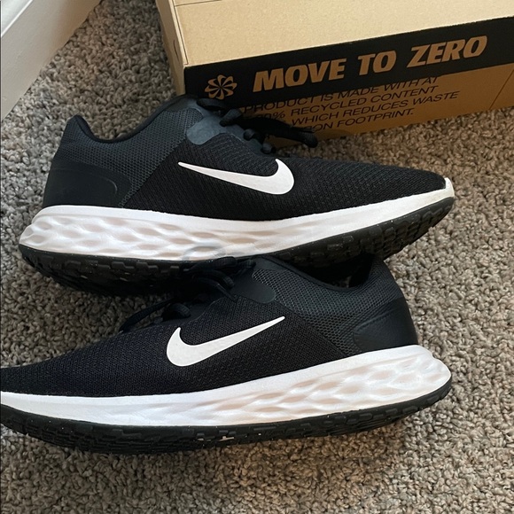 Nike Black and White Athletic Sneakers Nike Revolution 6 NN size 8.5 W - Picture 8 of 10
